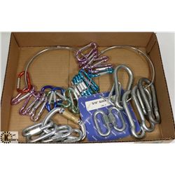 FLAT WITH 2 LARGE METAL RINGS FULL OF