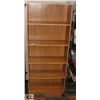 Image 1 : 6' STANDING OAK STYLE FREE STANDING BOOKSHELF