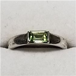 STERLING SILVER PERIDOT RECTANGLE RING (~SIZE 6)
