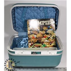 VINTAGE TEAL COLOURED SEWING CASE