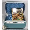 Image 1 : VINTAGE TEAL COLOURED SEWING CASE