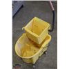 Image 1 : RUBBERMAID COMMERCIAL MOP BUCKET