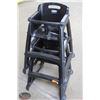 Image 1 : BAILIFF SEIZURE: LOT OF 2 RUBBERMAID HIGH CHAIRS