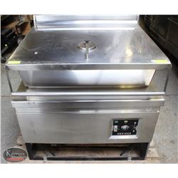 GARLAND 30 GALLON NATURAL GAS TILTING SKILLET