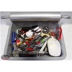 BUS PAN W/ STAINLESS STEEL UTENSILS, SCOOPS &