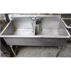 MKE STAINLESS STEEL 2- WELL SINK W/ FAUCET