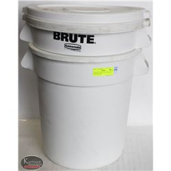 GROUP OF TWO 10 GALLON BRUTE BINS W/ 2 LIDS