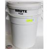 Image 1 : GROUP OF TWO 10 GALLON BRUTE BINS W/ 2 LIDS