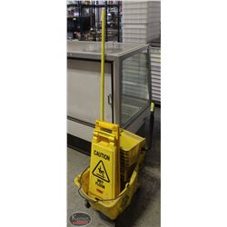 RUBBERMAID COMMERCIAL MOP BUCKET W/ WRINGER