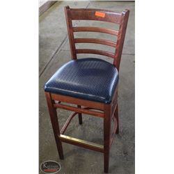 BAILIFF SEIZURE: LOT OF 6 WOOD & LEATHERETTE BAR