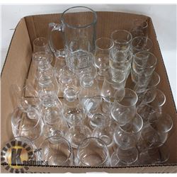 FLAT OF VARIOUS TYPES OF LIQUOR / DRINKING GLASSES