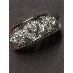 31) 18K YELLOW & WHITE GOLD DIAMOND RING, SIZE 7.5