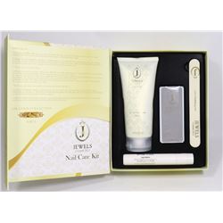 NEW 24K GOLD COLLECTION NAIL CARE KIT BY: JEWELS