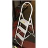 Image 1 : WHITE METAL 3-STEP FOLD-OPEN LADDER