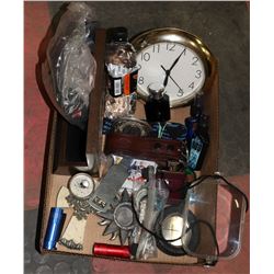 BOX W/ BAG OF COLLECTIBLE HOCKEY CARDS,