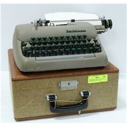 1950S SMITH CORONA PORTABLE TYPEWRITER WITH CASE