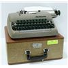 Image 1 : 1950S SMITH CORONA PORTABLE TYPEWRITER WITH CASE
