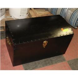 SOLID WOOD TREASURE STORAGE CHEST WITH