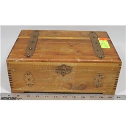 TREASURE CHEST TYPE VINTAGE WOOD CHEST