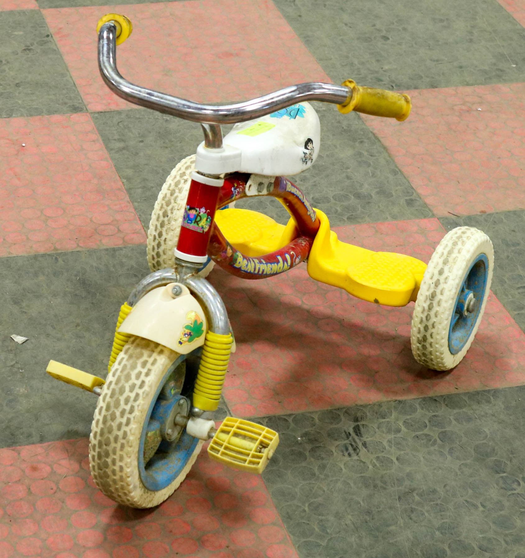 DORA THE EXPLORER TRICYCLE