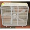 Image 1 : LARGE BOX FAN 21" X 20"