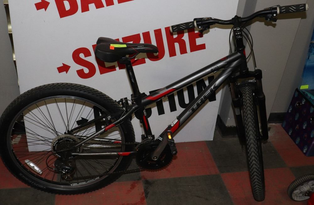 trek 820 21 speed mountain bike