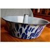 Image 1 : Antique Graniteware Funnel Cake Pan #863005