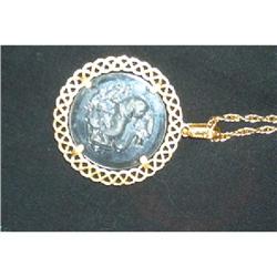 Jewelry-Trifari-Lucite-Pendant Necklace #916473