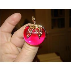 SARAH COVINGTON APPLE LUCITE BROOCH...MINT #916686