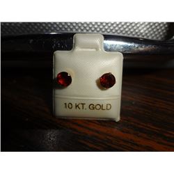 10Kt Gold Studs With Garnet