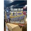 Image 1 : McFarlane Construction Set 620pcs The Walking Dead Prison Tower and Gate