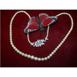 A BEAUTIFUL GRADUATED PEARL NECKLACE  #863981