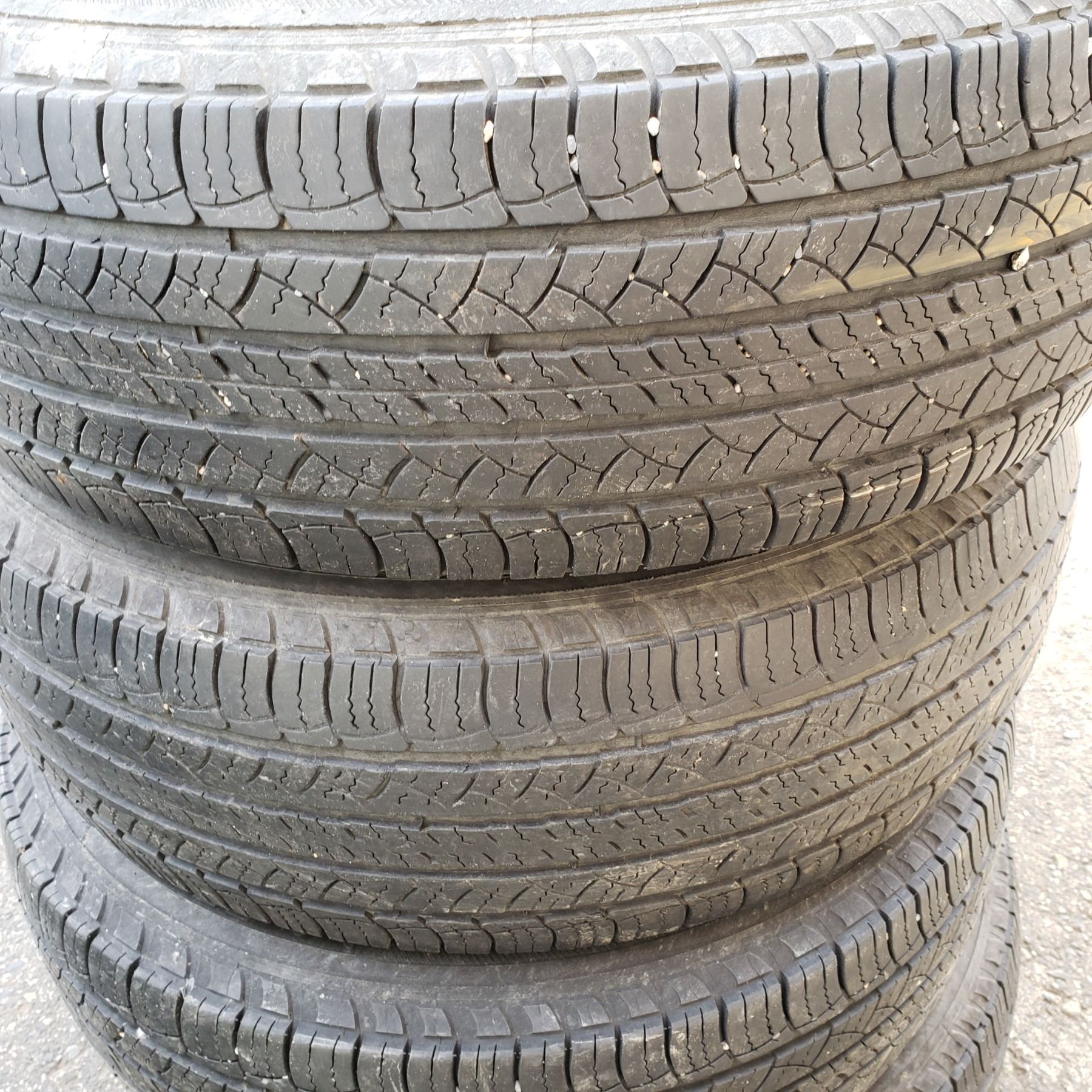 SET OF 4 MICHELIN 235 70 R16 INCH TIRES set-of-4-michelin-235-70-r16-inch-tires