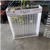 Image 2 : 3 PLEXI GLASS DISPLAY SHELVES