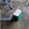 Image 3 : BUNGEE LAWN CHAIR AND COOLER