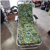 Image 2 : VINTAGE FOLDING PATIO LOUNGE CHAIR