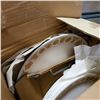 Image 2 : 2 BOXES OF CORELLE PLATES AND BOX OF WINE GLASSES