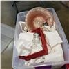 Image 2 : 3 TOTES OF PLATES