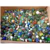 Image 2 : TRAY OF VINTAGE MARBLES