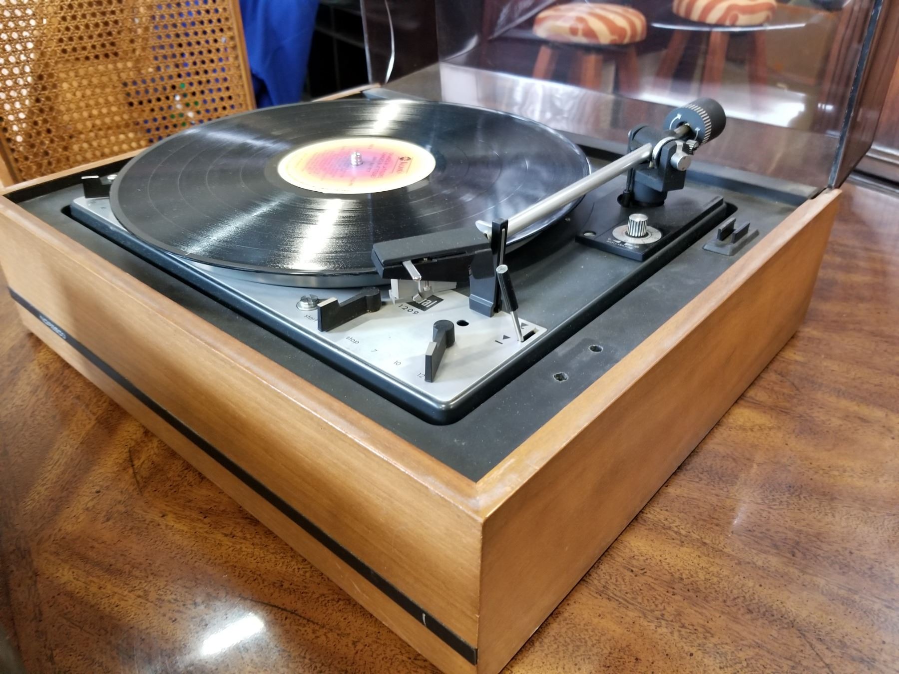DUAL 1209 VINTAGE TURNTABLE Big Valley Auction DUAL 1209 VINTAGE TURNTABLE Big Valley Auction