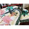 Image 2 : 2 VINTAGE HAND MADE QUILTS