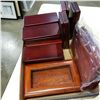 Image 2 : BOX OF SMALL DISPLAY CASES