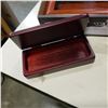 Image 3 : BOX OF SMALL DISPLAY CASES