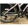 Image 4 : WHITE TREK 820 21 SPEED FRONT SUSPENSION MOUNTAIN BIKE, 33 CM FRAME SIZE, 69 CM STANDOVER HEIGHT