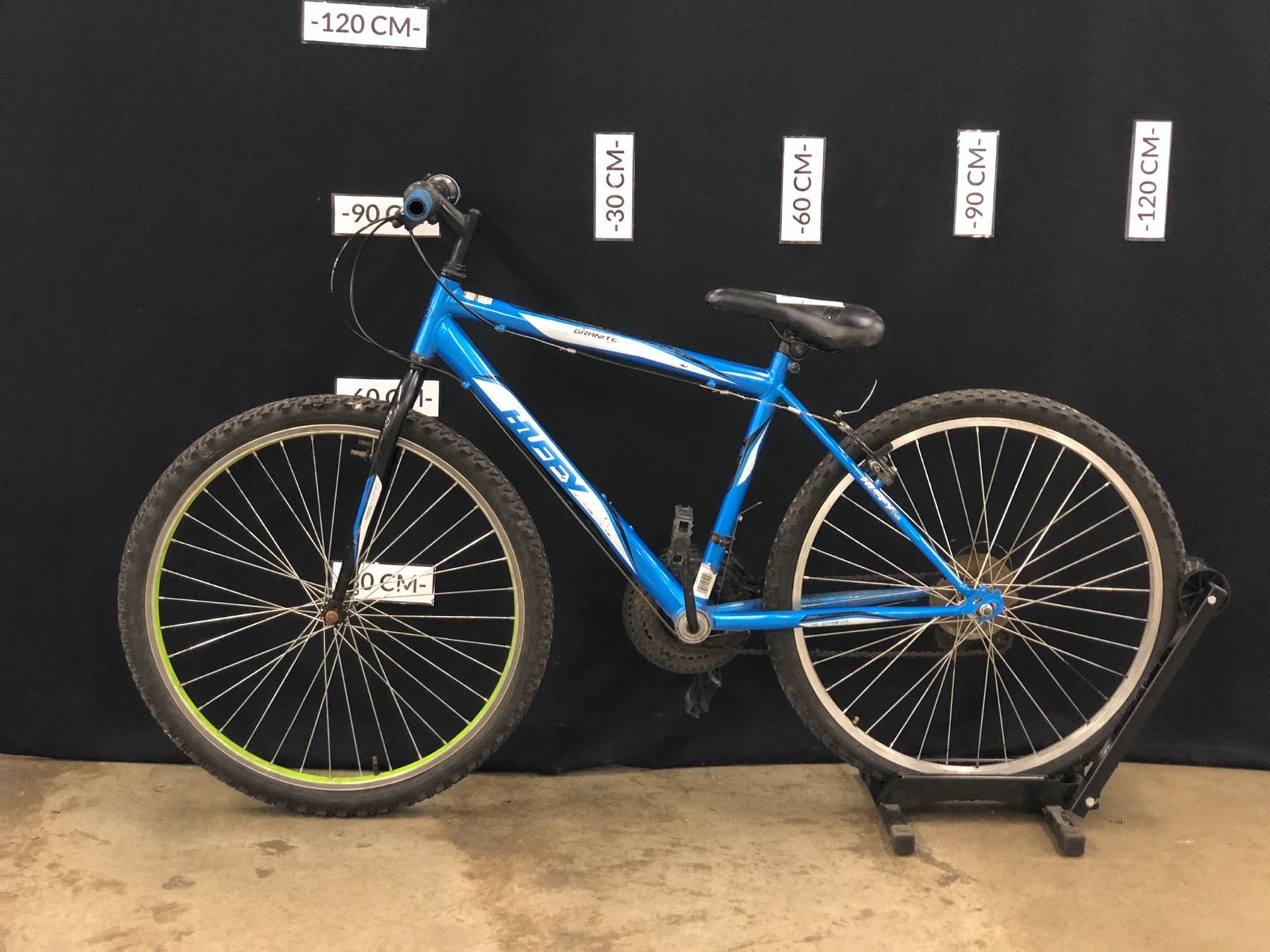 BLUE HUFFY GRANITE 18 SPEED MOUNTAIN BIKE, 76 CM STANDOVER HEIGHT, REAR BRAKE ONLY, FRONT - Able
