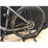 Image 2 : BLACK GT AGGRESSOR 21 SPEED FRONT SUSPENSION MOUNTAIN BIKE WITH FRONT AND REAR DISC BRAKES, LARGE