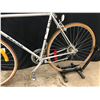 Image 2 : GREY SEKINE 12 SPEED ROAD BIKE, 82 CM STANDOVER HEIGHT