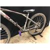 Image 3 : GREY GT AGGRESSOR 21 SPEED FRONT SUSPENSION MOUNTAIN BIKE WITH FRONT AND REAR DISC BRAKES, 79 CM