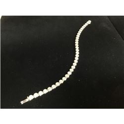 Exquisite 18K White Gold Woman's Bracelet With 3.4ct Inset Diamonds