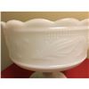 Image 7 : Lot Of Milk Glass & Sign Cobalt Vases /Glassware